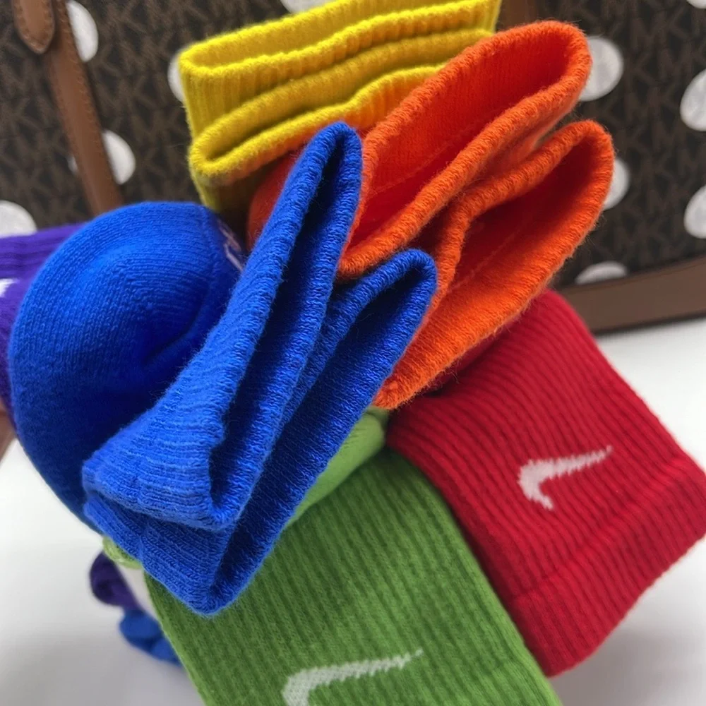 Nike Everyday Plus Cushioned
Training Crew Socks (6 Pairs) - Picture 10 of 16